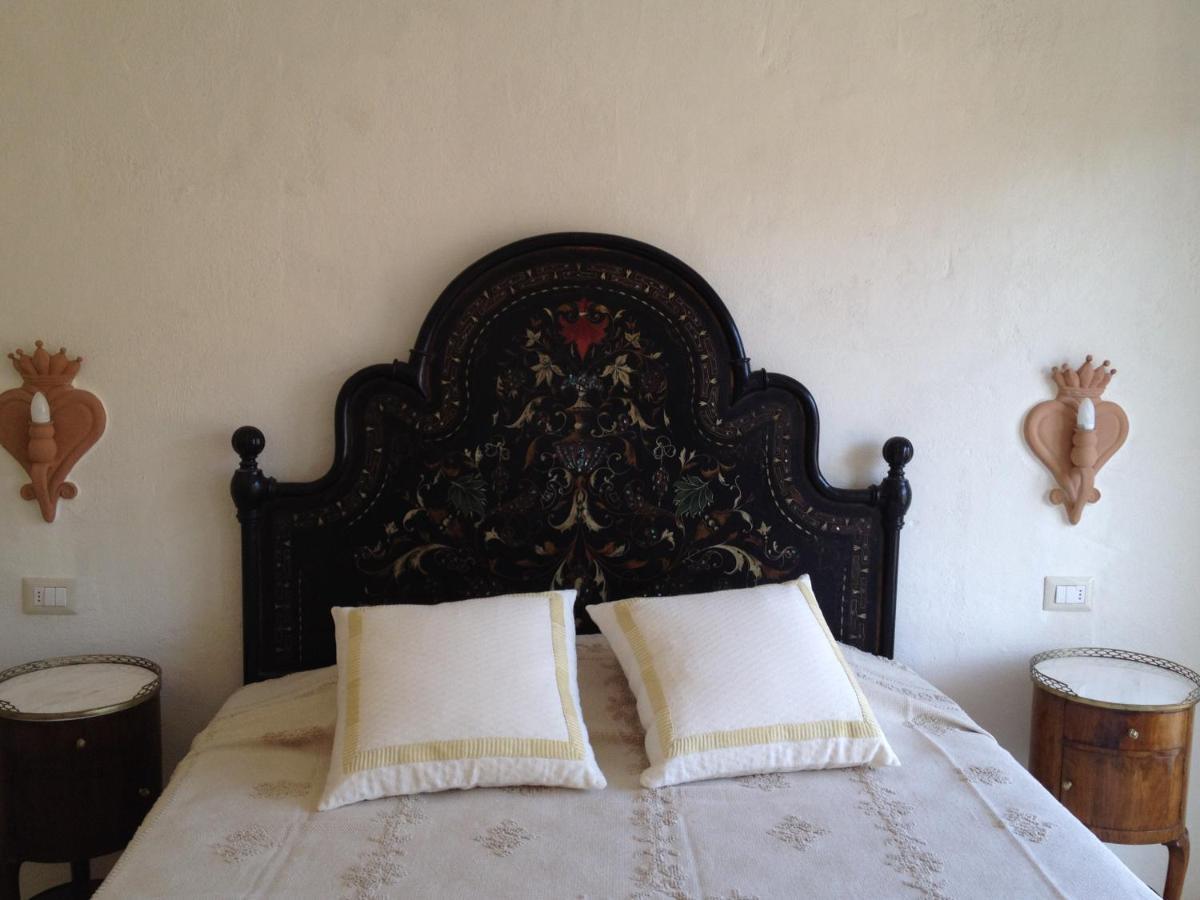 Antica Dimora La Corona San Pantaleo Buitenkant foto