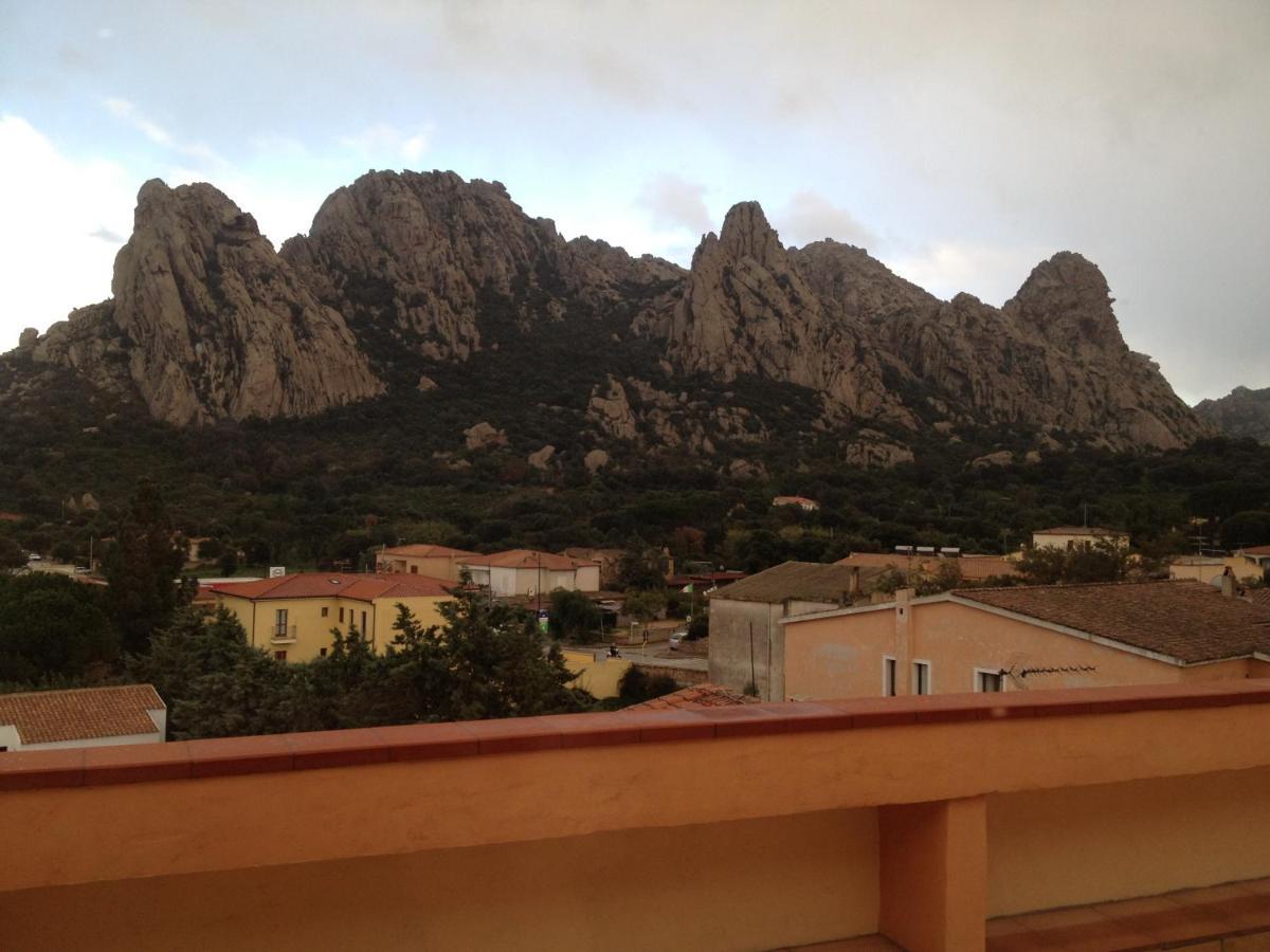 Antica Dimora La Corona San Pantaleo Buitenkant foto