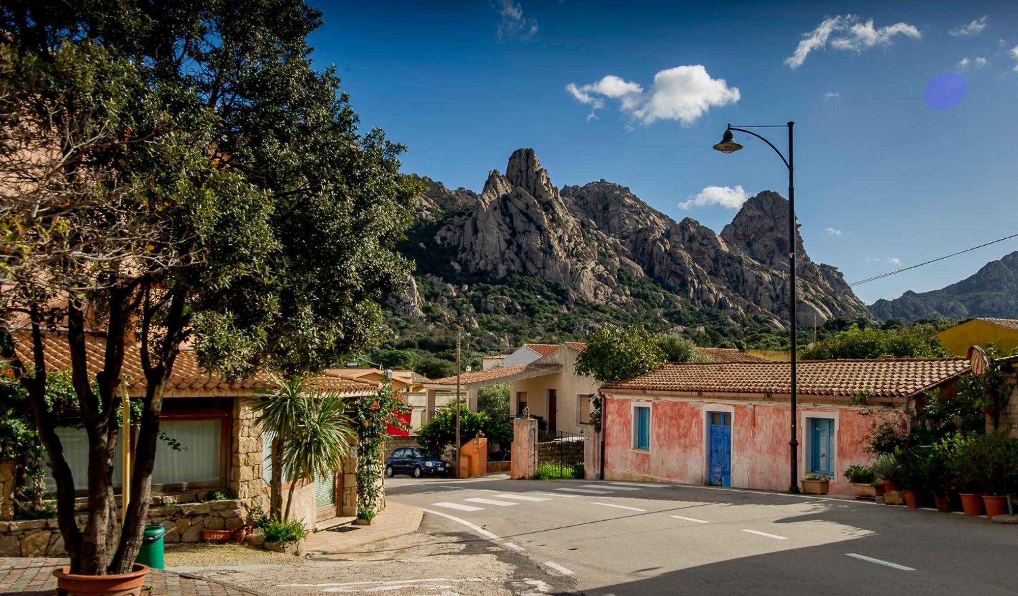 Antica Dimora La Corona San Pantaleo Buitenkant foto