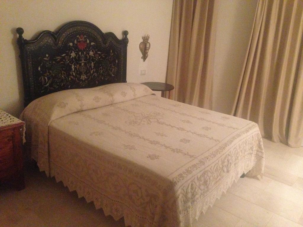 Antica Dimora La Corona San Pantaleo Kamer foto