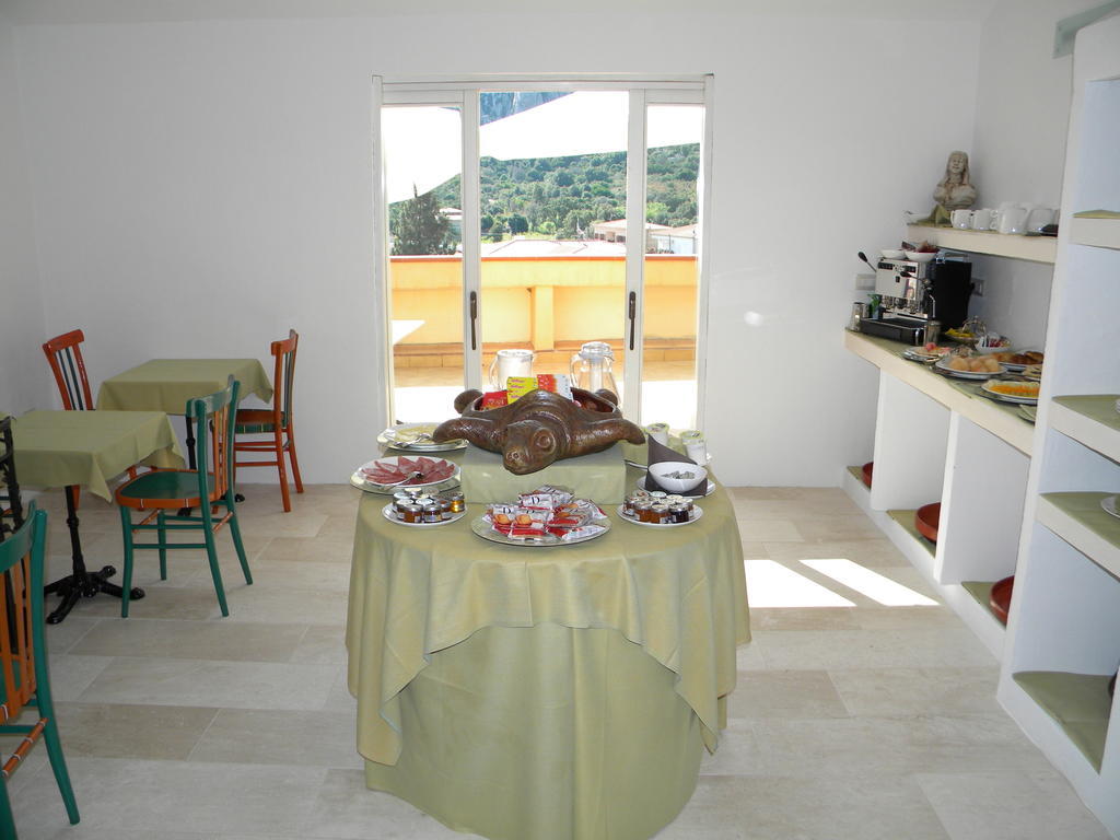 Antica Dimora La Corona San Pantaleo Buitenkant foto