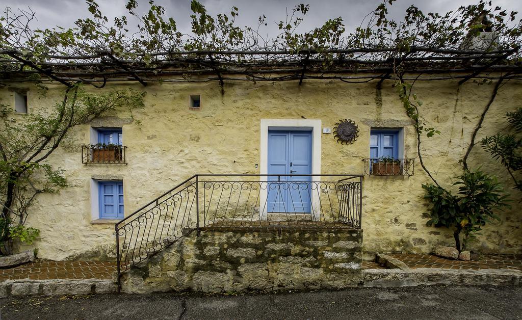 Antica Dimora La Corona San Pantaleo Buitenkant foto