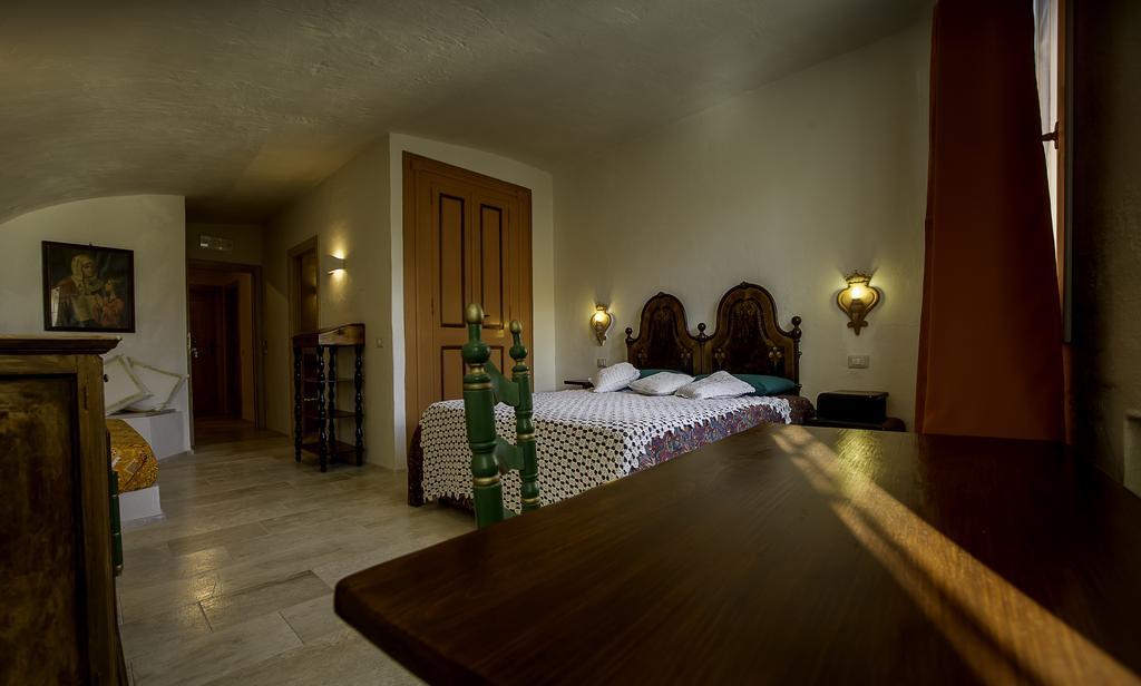 Antica Dimora La Corona San Pantaleo Kamer foto