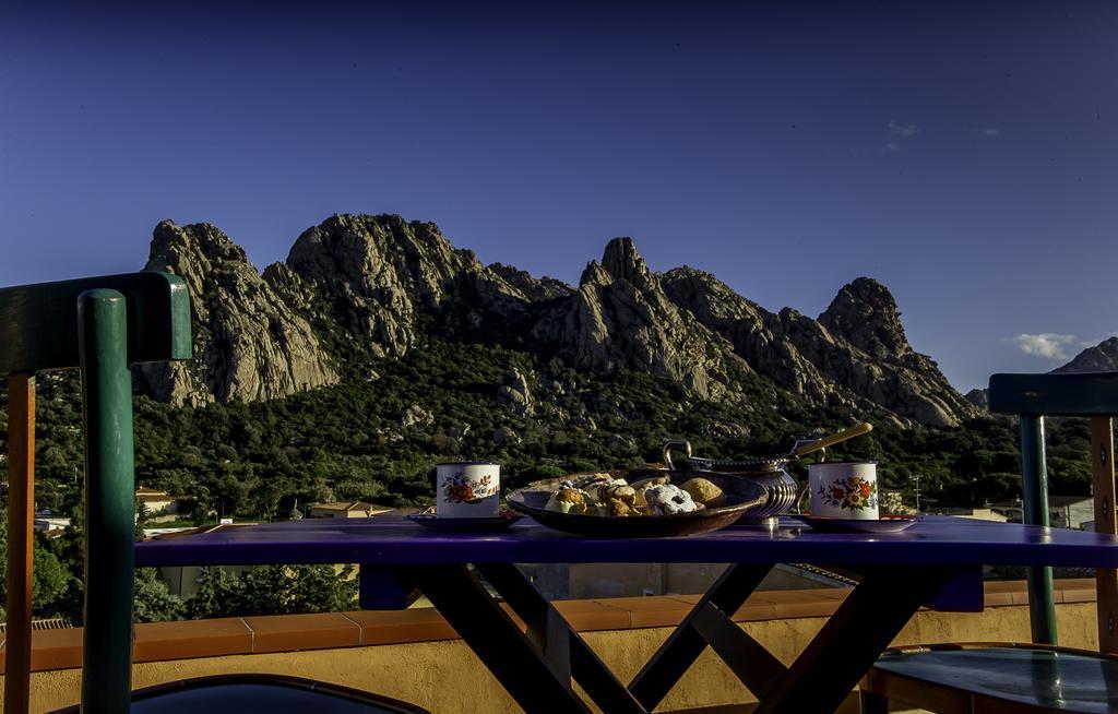 Antica Dimora La Corona San Pantaleo Buitenkant foto