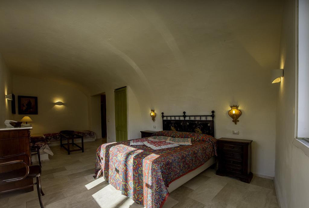 Antica Dimora La Corona San Pantaleo Kamer foto