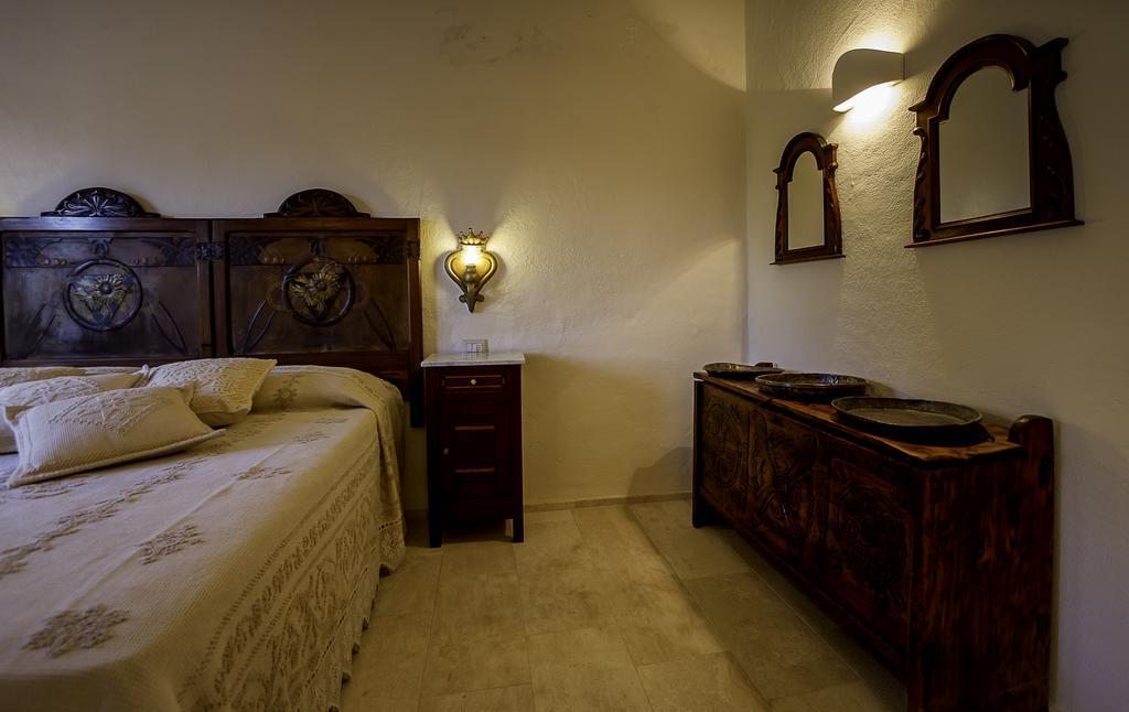 Antica Dimora La Corona San Pantaleo Buitenkant foto
