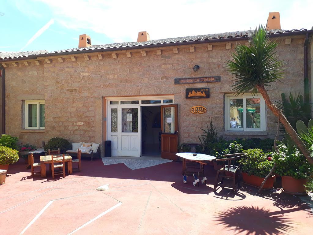 Antica Dimora La Corona San Pantaleo Buitenkant foto